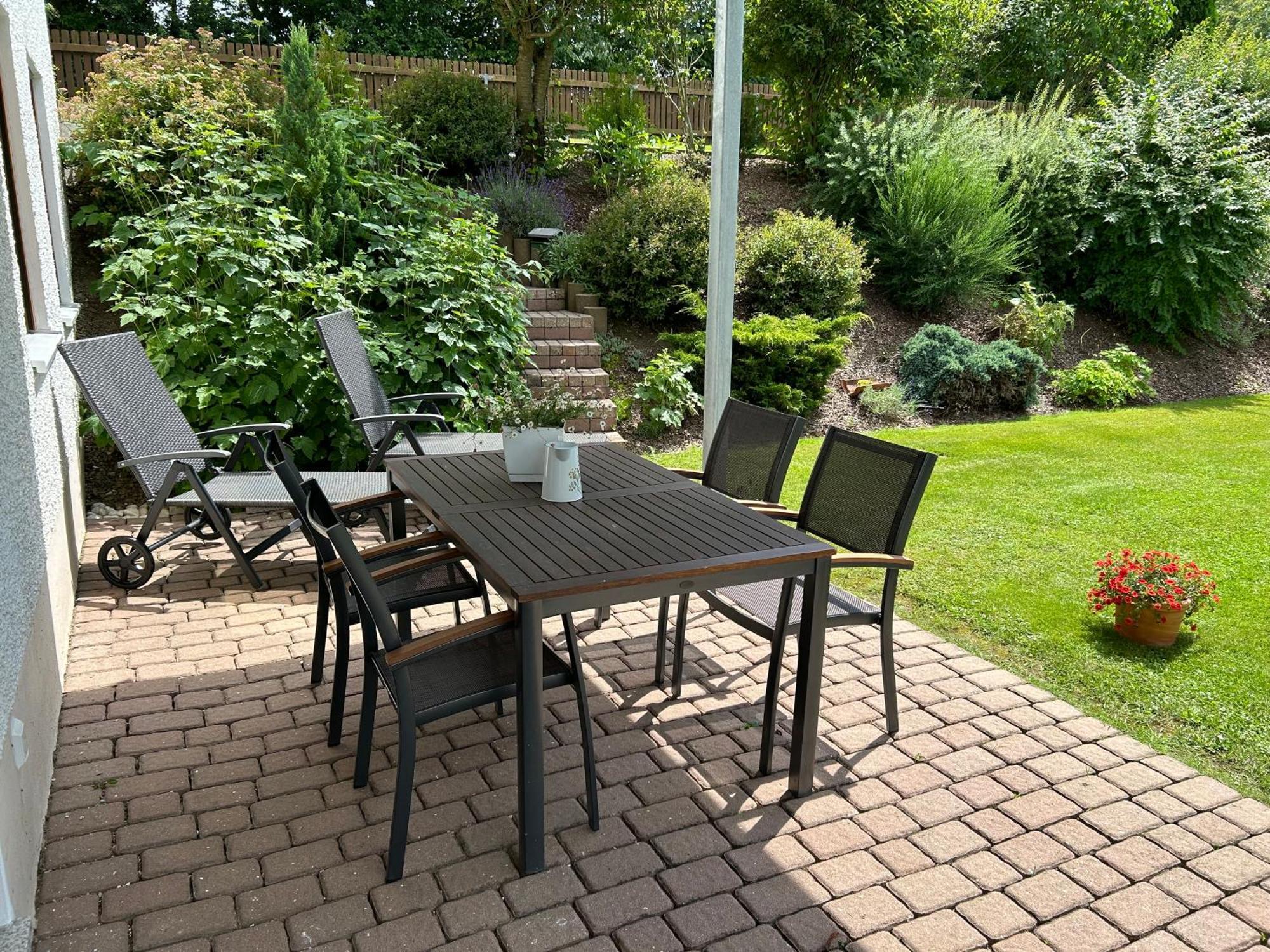 Ruhige Ferienwohnung Mit Terrasse Fuer 2 Personen Vohenstrauss Exterior photo