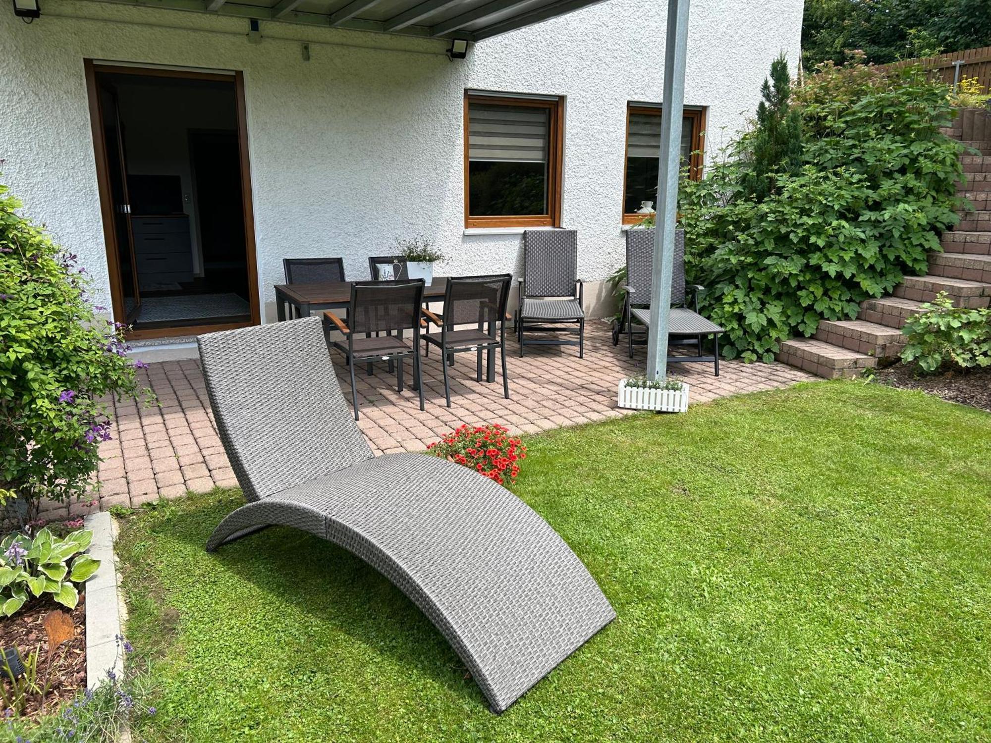 Ruhige Ferienwohnung Mit Terrasse Fuer 2 Personen Vohenstrauss Exterior photo